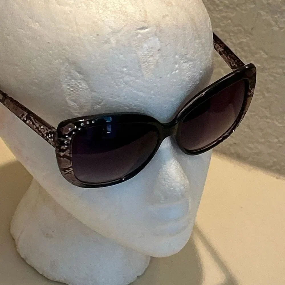 Guess Butterfly Sunglasses Smoke Gradient Lens Brown Snakeskin Rhinestones Y2K